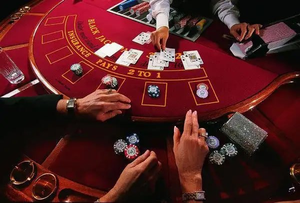 hellovip Slots section shown beside sports and casino-style categories